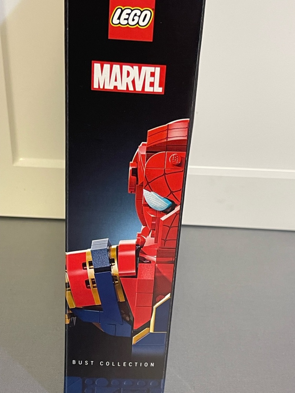 LEGO Marvel Iron Spider-Man Bust in Red /Gold Collectible 76326 379Pcs 18+ NIP - Picture 7 of 10